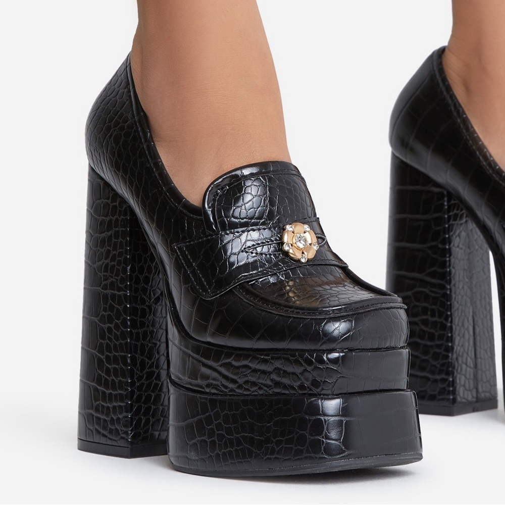 PLATFORM LOAFER HEEL IN BLACK CROC